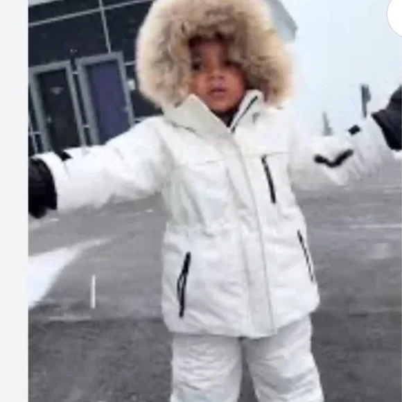 NWT. Zara Kids White Hooded Ski Jacket. Size 3. - Picture 5 of 13